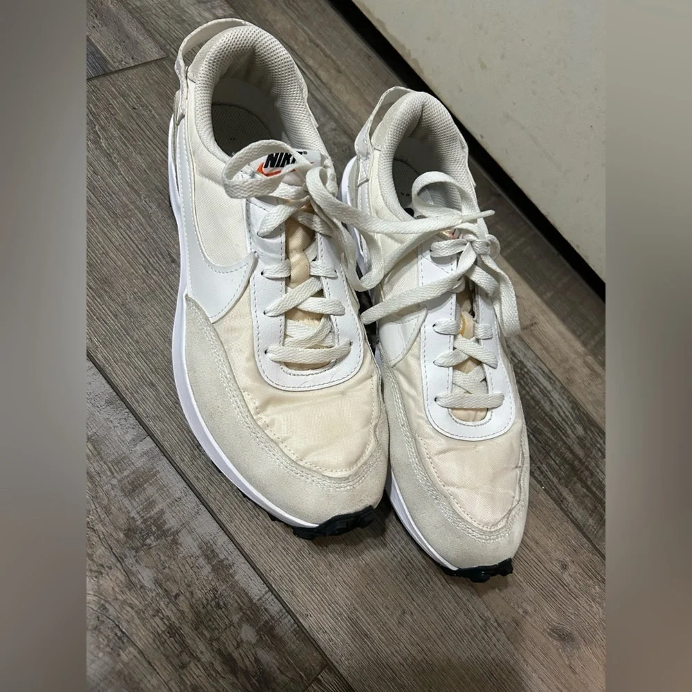 Nike Sneakers in White Waffle Debut sneaker shoes
